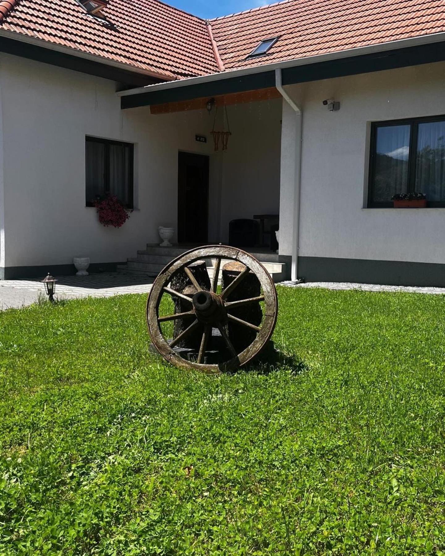 Domeniul Bondarelului Hotel Ocolisu Mic Екстериор снимка