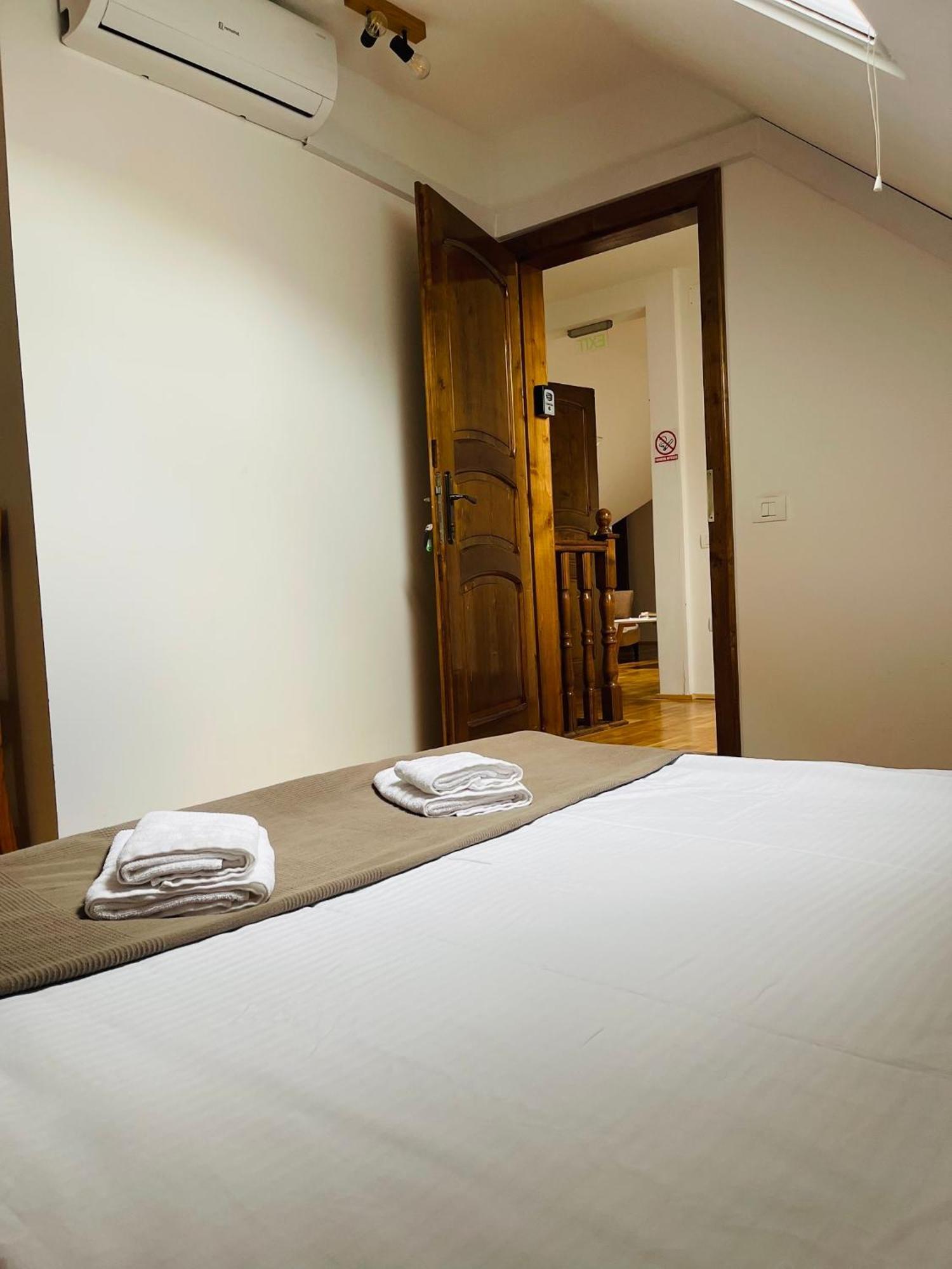 Domeniul Bondarelului Hotel Ocolisu Mic Екстериор снимка